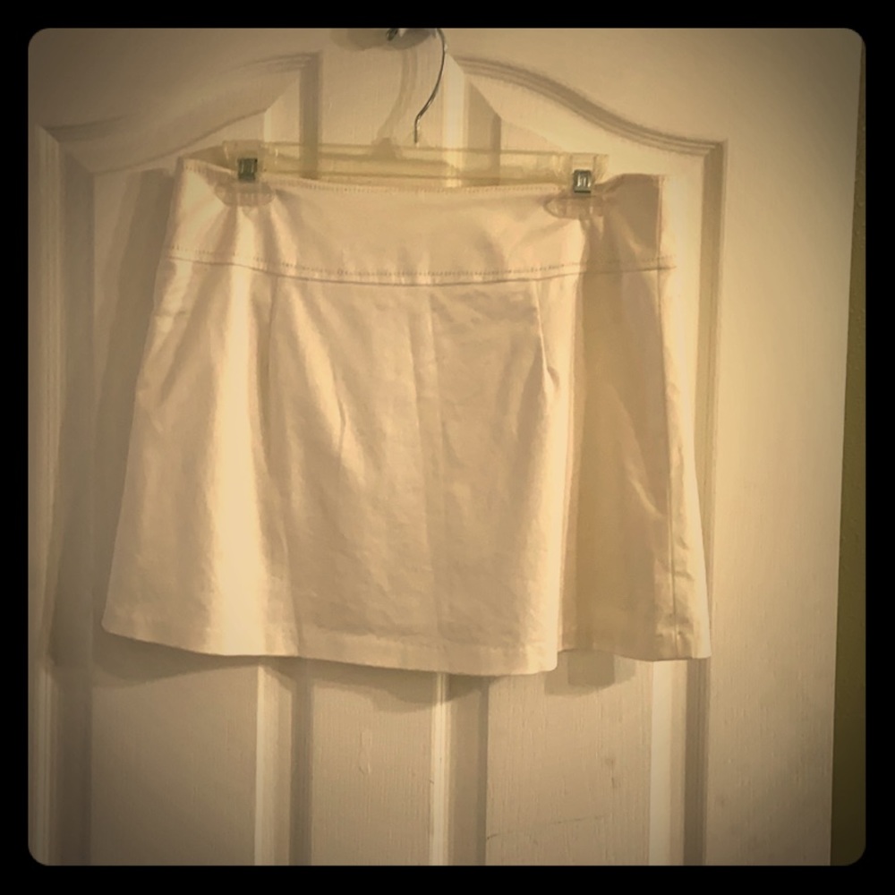 BeBe White pleated skirt